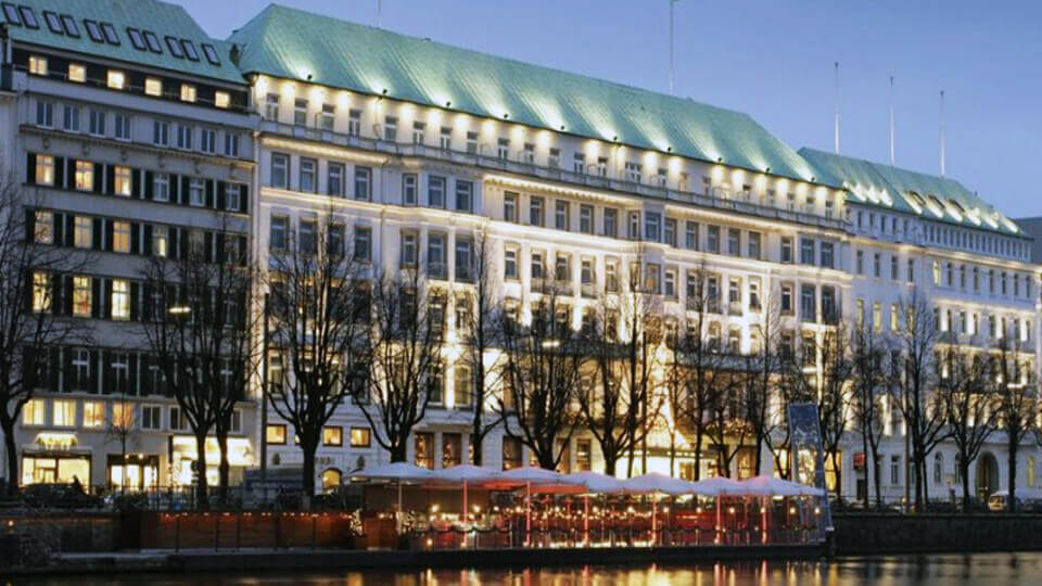 German hoteliers demand compensation from Booking.com