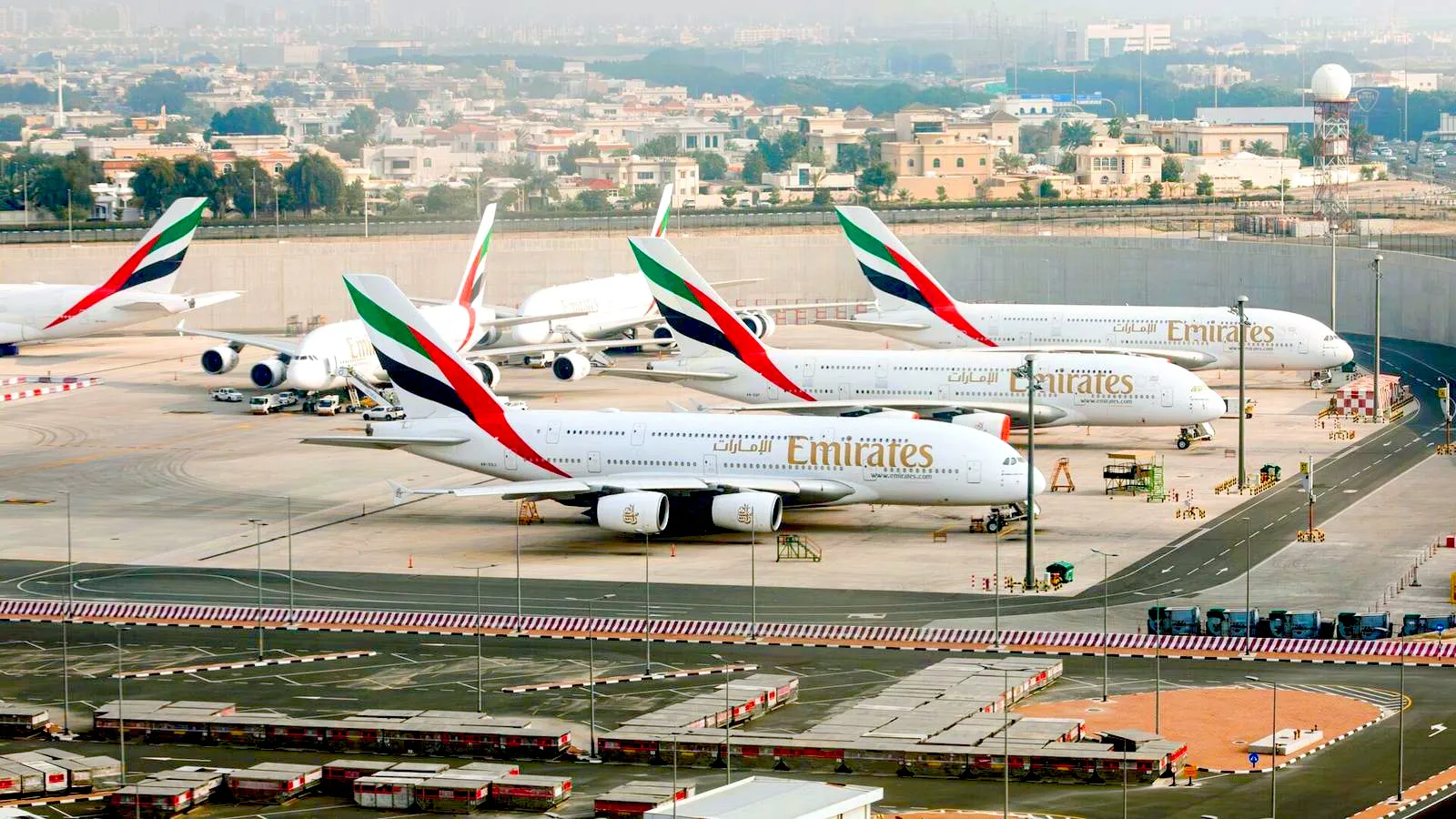 EASA orders urgent inspections for 16 A380s over wing cracks