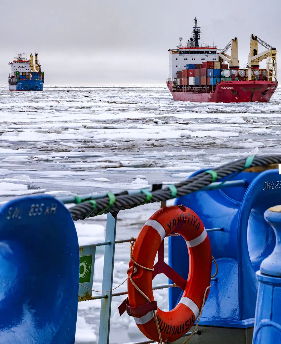 Russian Nuclear Icebreaker Escorts First Convoy Carrying Essential Supplies to Russia's Polar Region