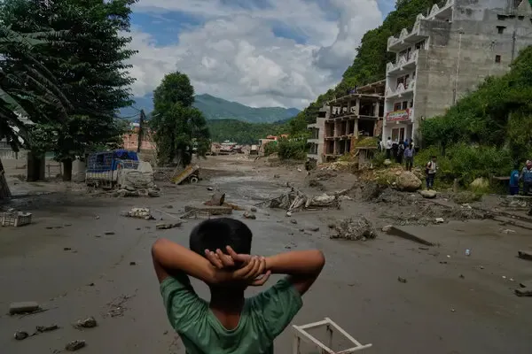 বদলে যাচ্ছে হিমালয়, ঝুঁকিতে পর্যটন
