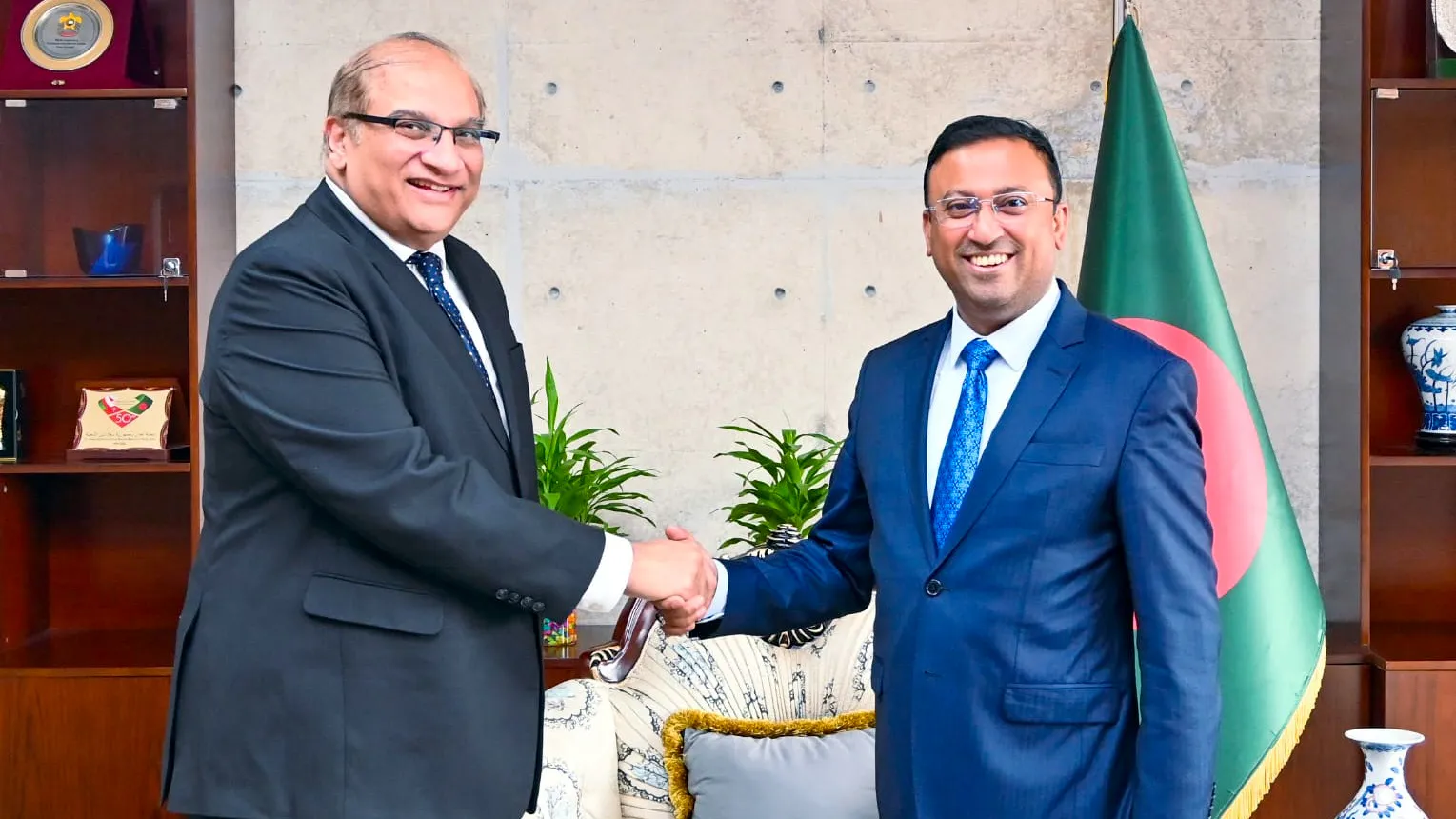 Bangladesh, Pakistan discuss strengthening connectivity