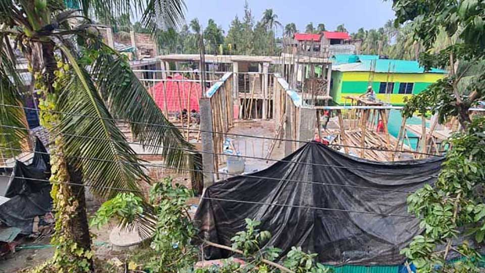 প্রবাল দ্বীপ সেন্টমার্টিনে অবৈধ স্থাপনা নির্মাণ চলছেই