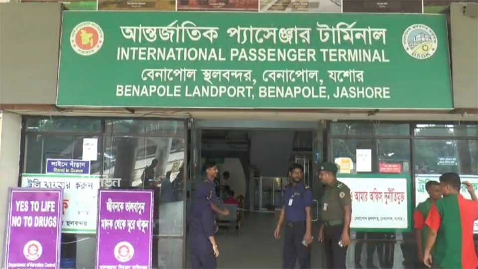 ভারতগামী যাত্রীর সংখ্যা হ্রাসে রাজস্ব আয়ে মন্দা