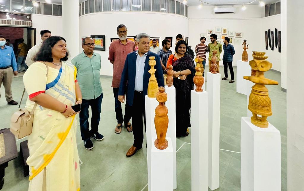 ঢাবিতে শিল্পী নামিরাহ'র একক কারুশিল্প প্রদর্শনী চলছে