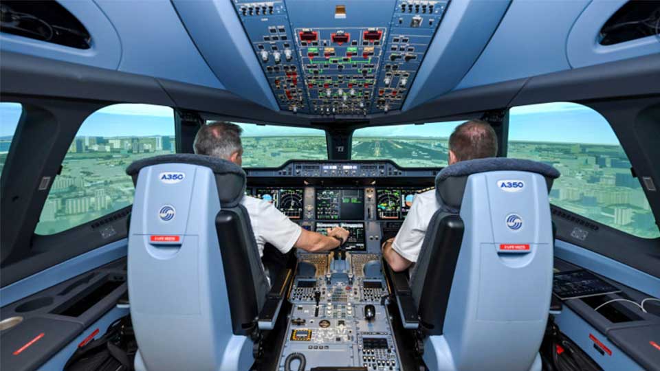 Emirates invests US$ 48 million to train of A350 pilots and cabin crew
