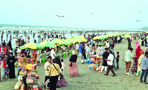 বৃষ্টিধারায় মুখর পর্যটনকেন্দ্র : উচ্ছ্বসিত পর্যটক