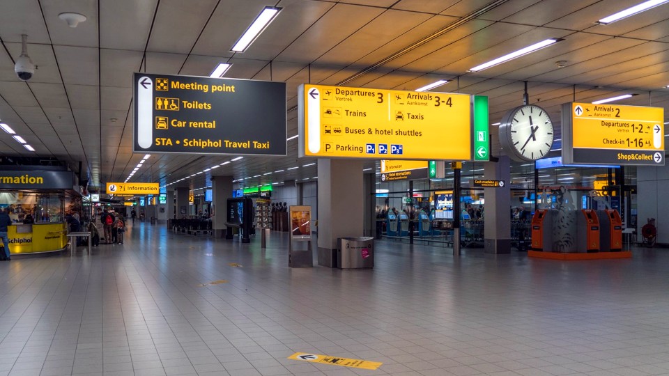 Top court scraps flight cap at one of Europe's busiest airports