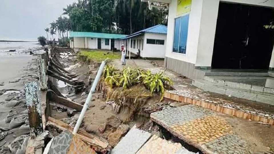 ঢেউয়ে লন্ডভন্ড পর্যটন দ্বীপ সেন্ট মার্টিন