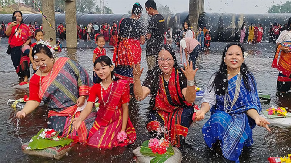 নদীতে ফুল ভাসিয়ে বিজু উৎসব শুরু