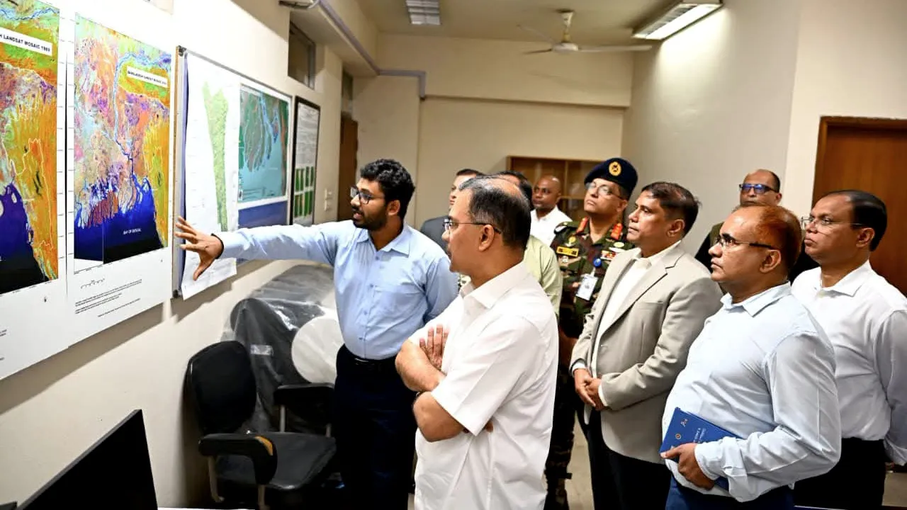 PM pays surprise visit to SPARRSO, calls for modern, self-reliant space research agency