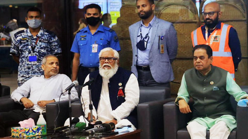 PM’s adviser Salman blasts airport authorities over EDS machine issues