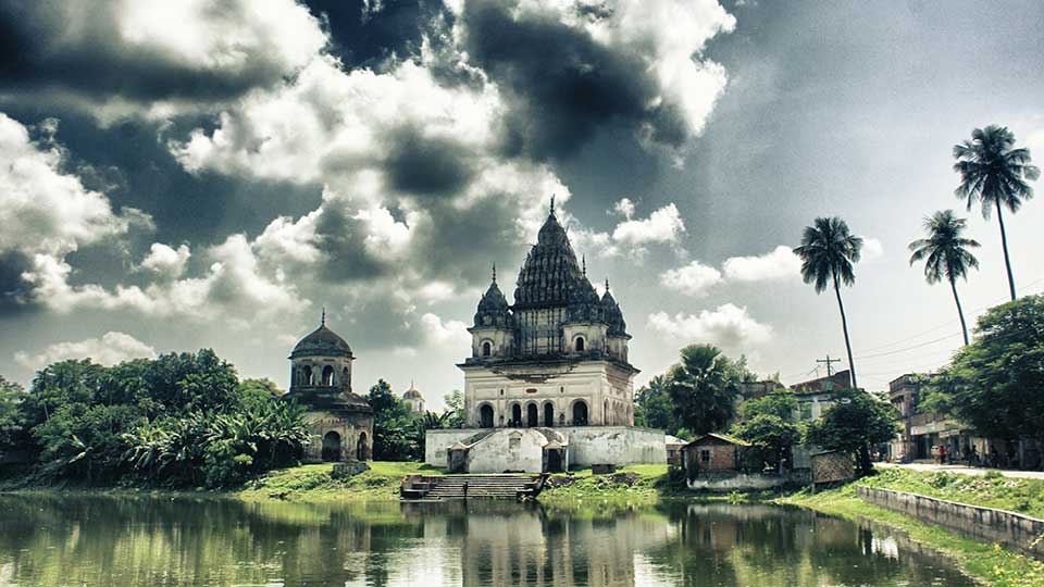 পর্যটক টানছে ইতিহাস ও ঐতিহ্যমণ্ডিত ‘পুঠিয়া রাজবাড়ি’