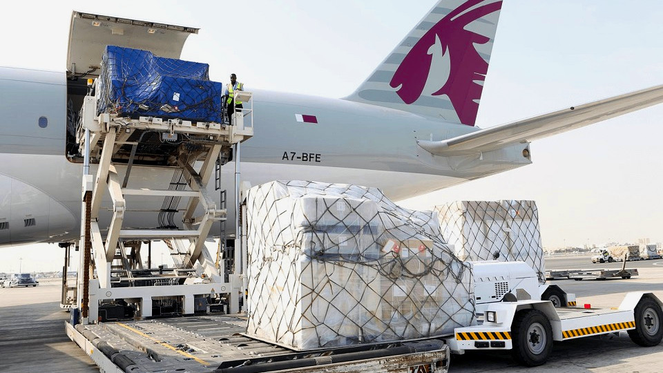 Middle East crisis pushes up air cargo rates, cuts export capacity