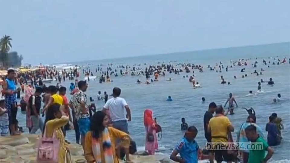 তিন দিনের ছুটিতে পর্যটকের আশায় সেজেছে কুয়াকাটা