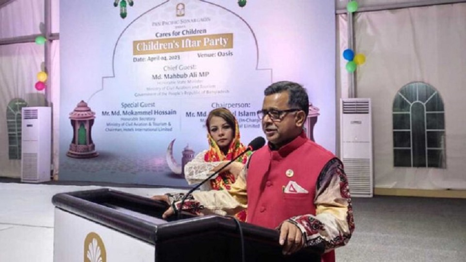 হজ যাত্রীদের বিমান ভাড়া বাড়ানো হয়নি : প্রতিমন্ত্রী