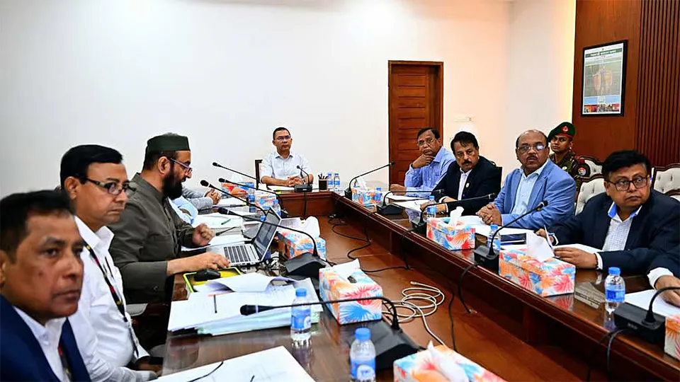 Govt plans private water bus service in Dhaka