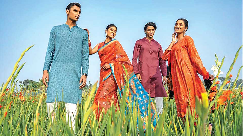Le Reve offers attractive Falgun collection