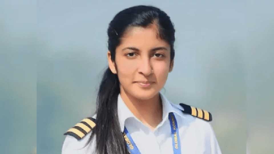 নিরামিষ খেতে বাধ্য করায় নারী পাইলটের ‘আত্মহত্যা’