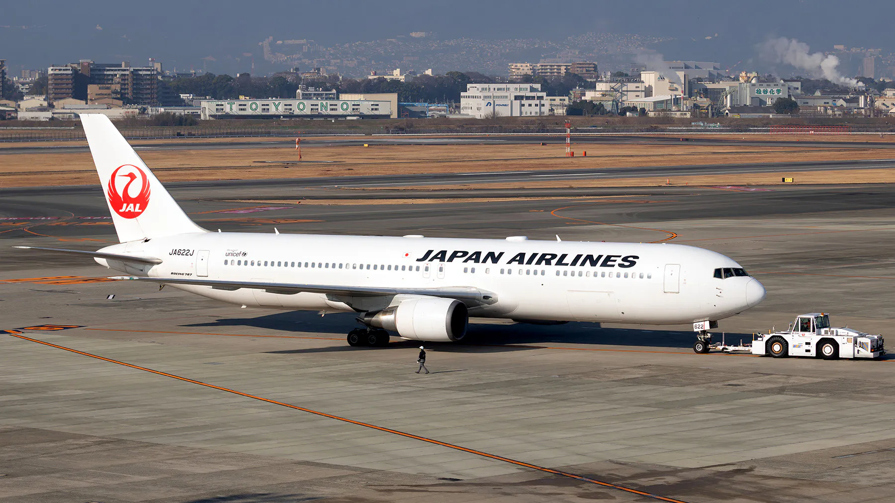 Japan Airlines top executives face pay cuts over crew alcohol violation