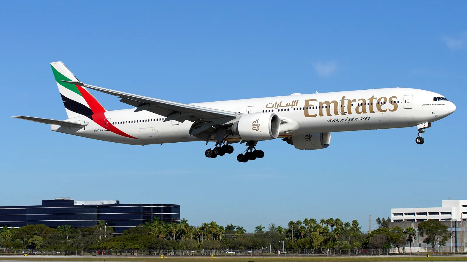 Emirates 777 declares 'Mayday for Low Fuel' in Miami