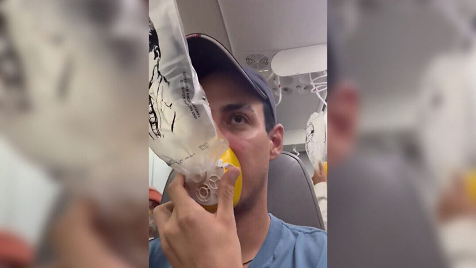Toronto-bound flight declares emergency, drops passengers in wrong country