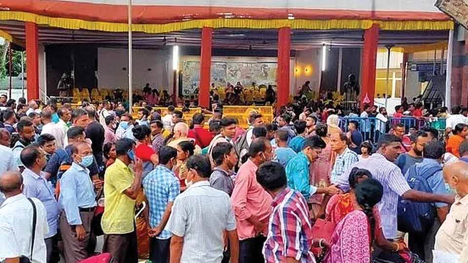 New record : 150,000 Bangladeshis travelled to India in one week