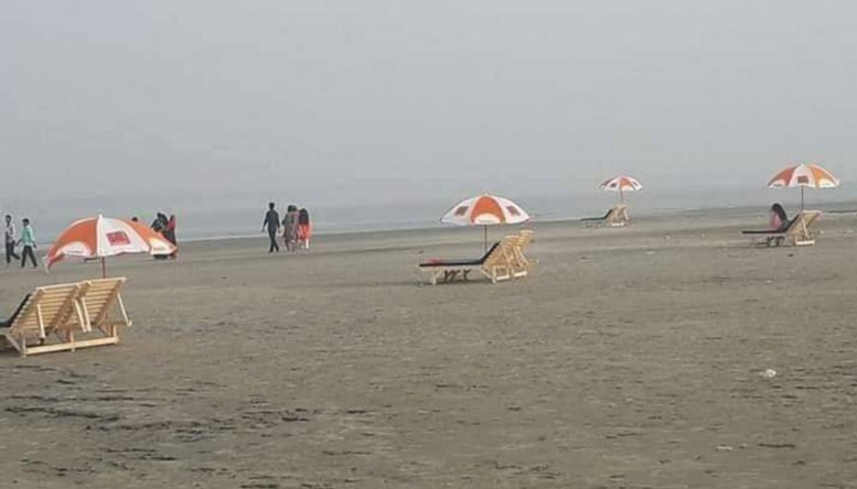 মেঘনার ত্রি মোহনায় পর্যটকের মিলনমেলা