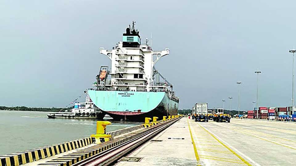 পিসিটিতে নোঙর করলো প্রথম বাণিজ্যিক জাহাজ