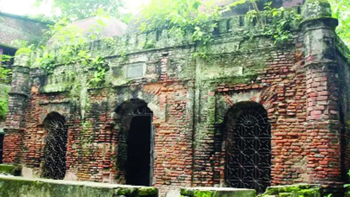 অযত্নে বিলীনের পথে ৩০০ বছরের ইতিহাস