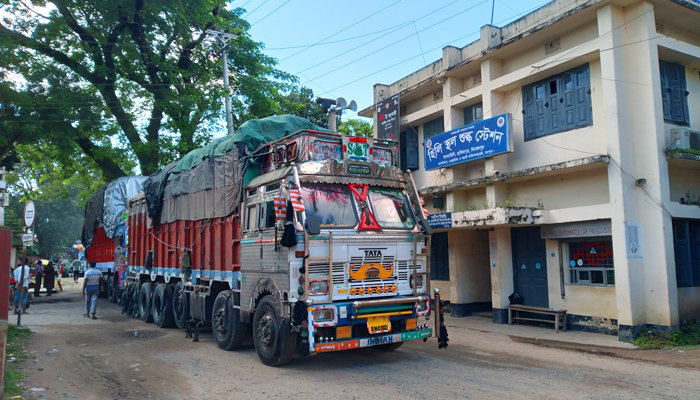ওমিক্রন : বাংলাদেশিদের নিয়ে সতর্ক ভারত