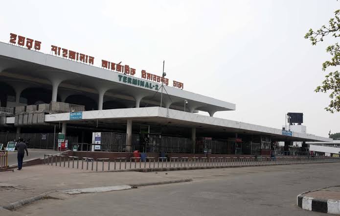 US-Bangla micro hits Biman aircraft at HSIA