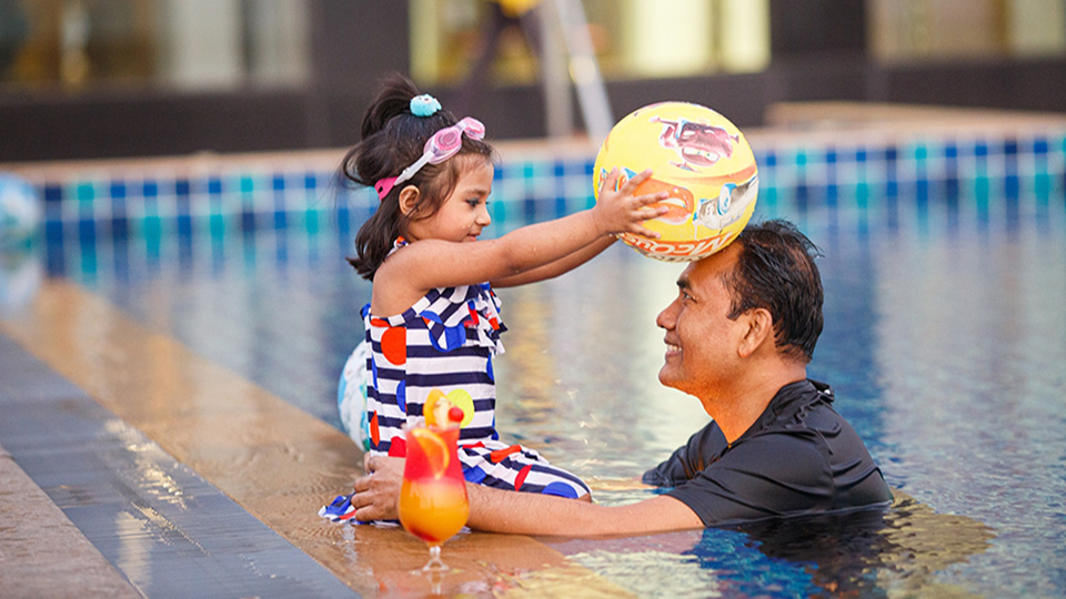 Holiday Inn Dhaka introduces swimming pool monsoon offer