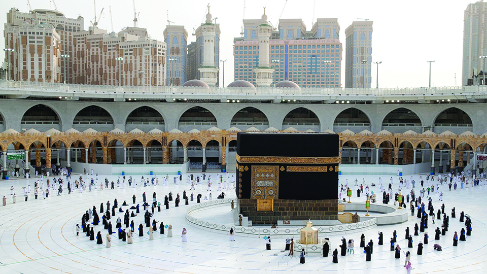 Confusion remains over booster shot while thousands apply for Umrah