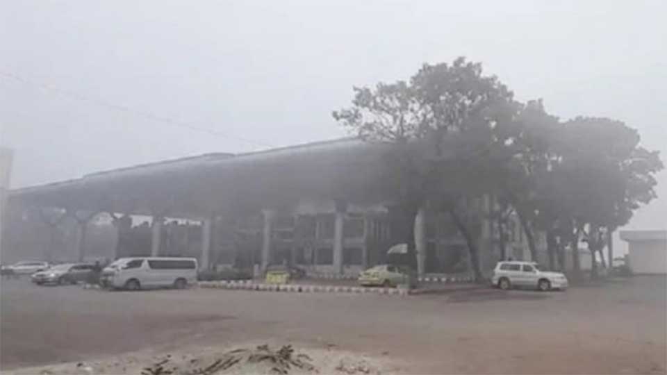 সৈয়দপুরে ঘন কুয়াশা : ফ্লাইট চলাচল বন্ধ