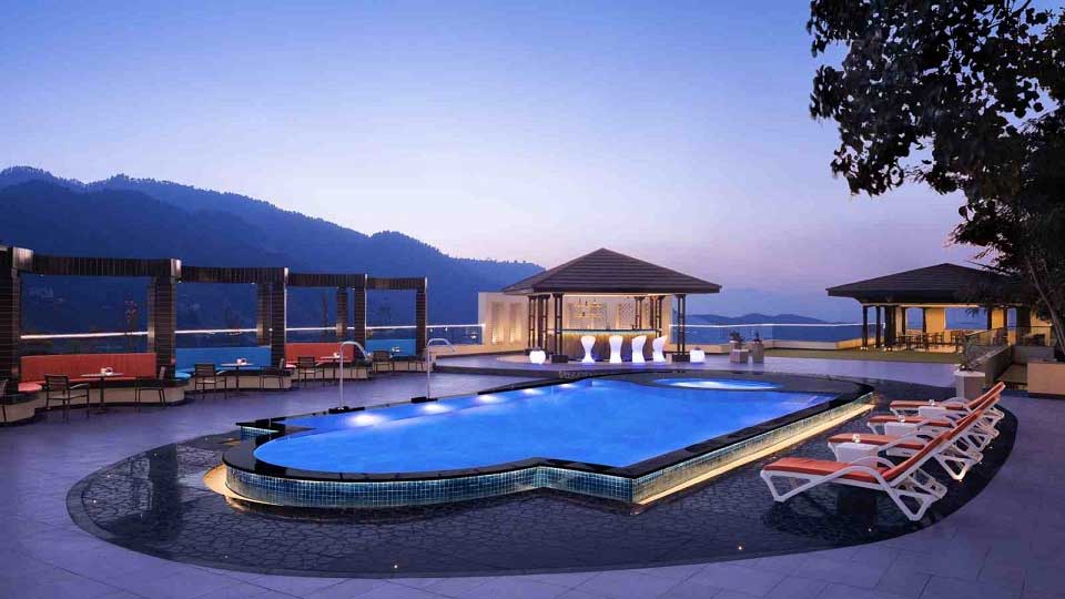 Luxury hotels thrive amid fallen consumer confidence