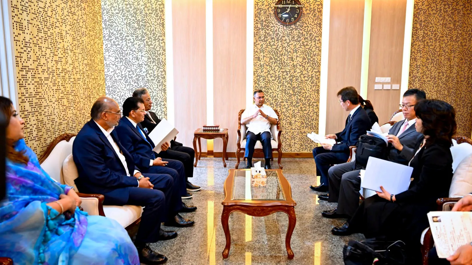 PM, visiting adviser discuss Japan-backed megaprojects, including Third Terminal