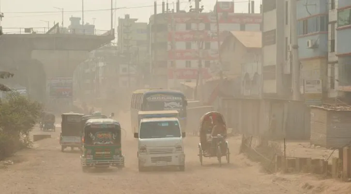বায়ুদূষণে আজ আবার শীর্ষে ঢাকা