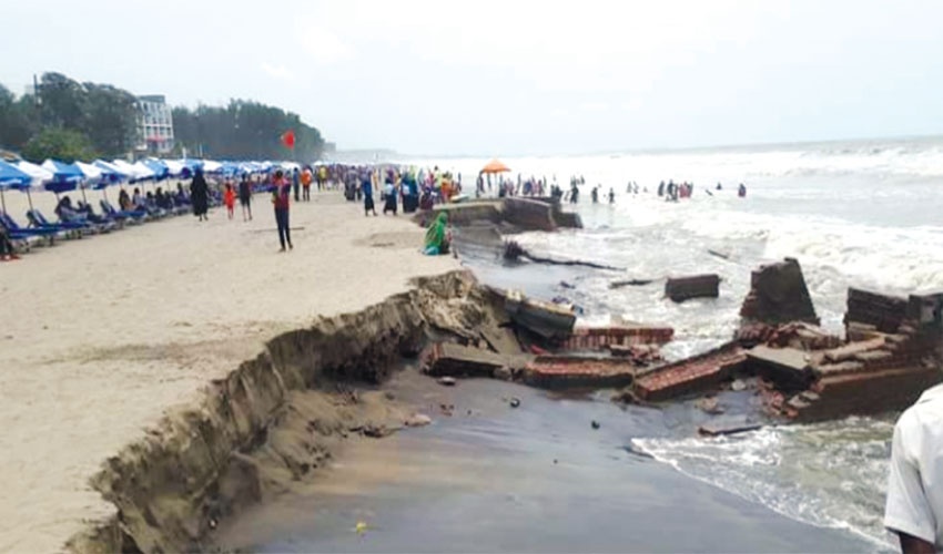 ভাঙছে সৈকত : হারাচ্ছে সৌন্দর্য