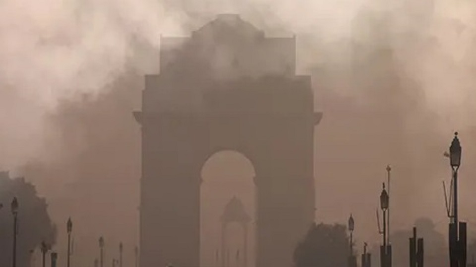 বিপজ্জনক বায়ুদূষণ: দিল্লিতে হোম অফিস চালু