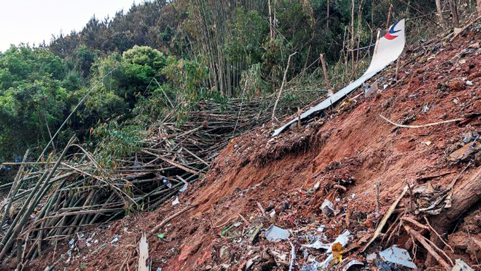 China Eastern plane crash: no sign of survivors