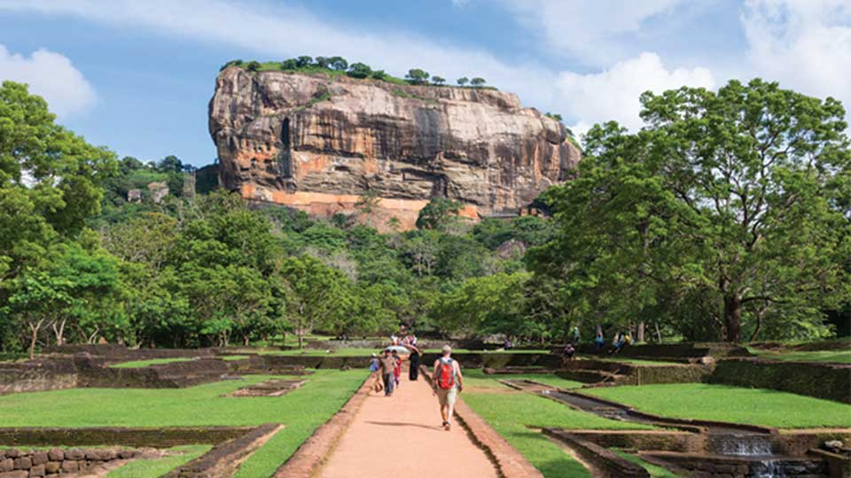 Sri Lanka forex revenue from tourism falls 8.2pc in August