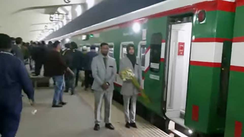 কক্সবাজারের পথে ‘পর্যটক এক্সপ্রেস’