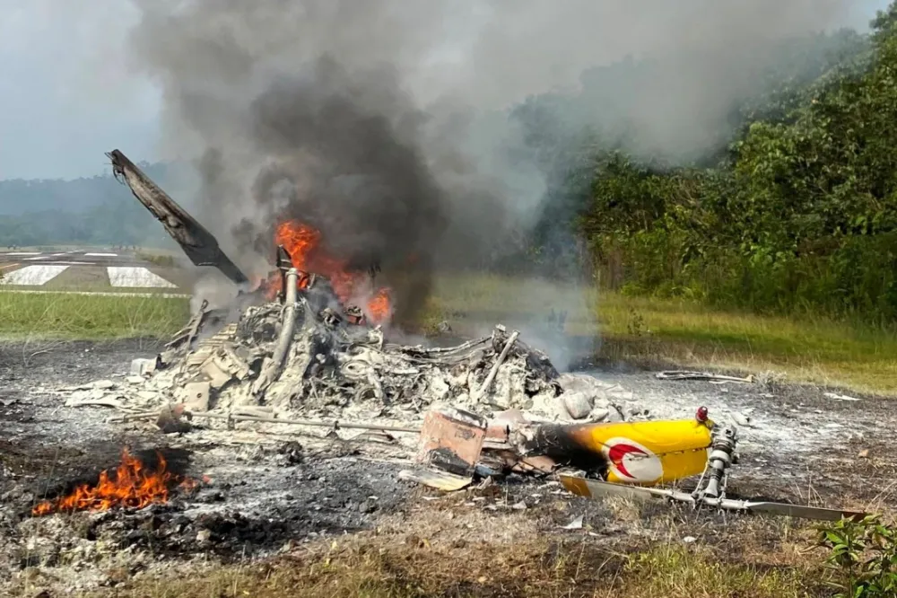 মালয়েশিয়ায় হেলিকপ্টার বিধ্বস্ত : ৫ জনের মৃত্যু