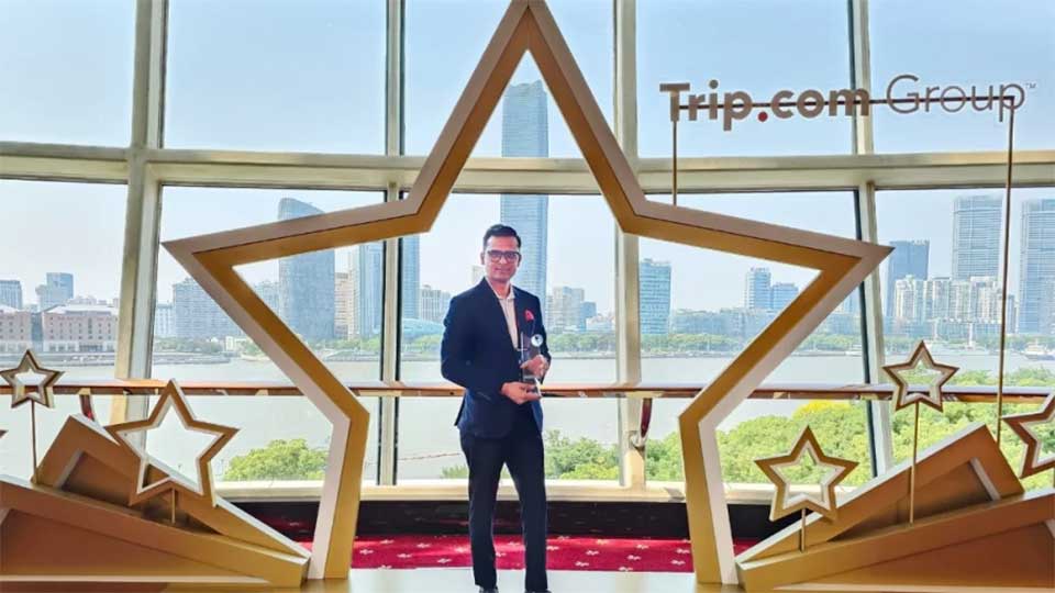 Crowne Plaza Dhaka Gulshan honored with Rising Star Award