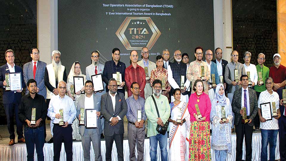 Twenty individuals, organisations receive TOAB Int'l Tourism Award