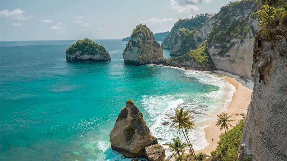Bali imposes green tourism tax on int'l tourists