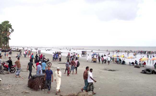 রাস মেলা ঘিরে কুয়াকাটায় পর্যটকের ভিড়