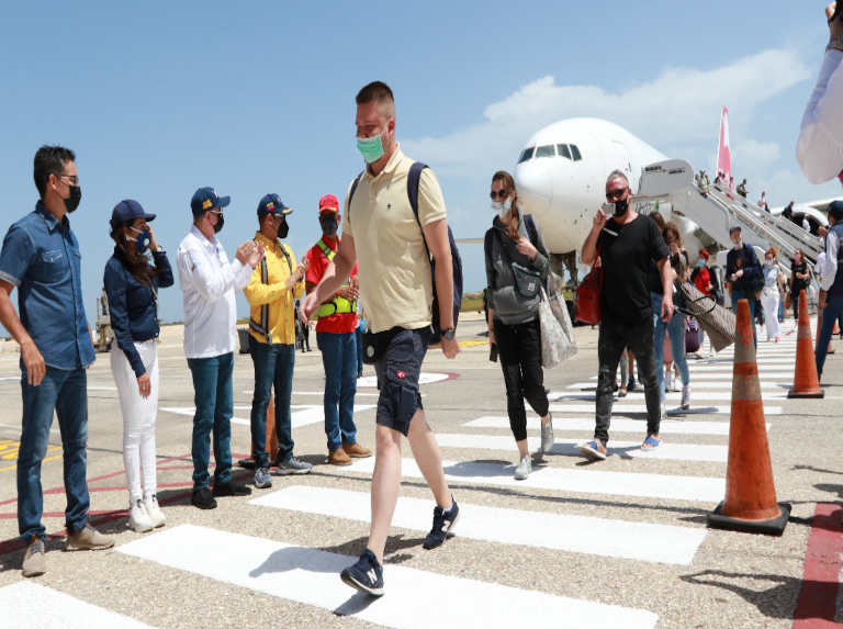 Thousands of Russian tourists trapped in Thailand