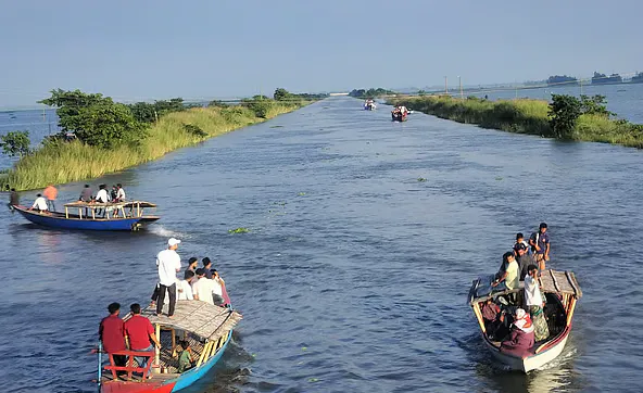 বর্ষায় নতুন রূপে চলনবিল