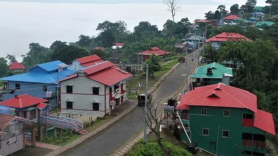 সাজেকে বারান্দা-ক্লাবঘরে রাত্রিযাপন পর্যটকদের